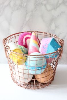 Do you remember back in October when I posted The First Of Many Lush Hauls? Well, today I am back with another round up of all things Lush and this one is solely dedicated to bath bombs and bubble bar Minimalist Bullet Journal, Diy Wall Shelves, Mason Jar Lighting, Diy Hanging, Mason Jar Diy