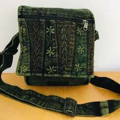 Cotton Embroidered Messenger Bag Eco Friendly Ethnic Ipad - Etsy Estilo Hippy, Dr Shoes, Estilo Hippie, Earthy Outfits, Pretty Bags, Swaggy Outfits, Hippie Outfits, Boho Bag, Cute Bags