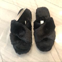 Nwt New With Tags Bear Paw X Band Slippers In Black! "It Girl" Slipper! Multiple Sizes: Small (5-6) Medium (7-8) And Large (9-10) *If You’re In Between Sizes I Recommend Sizing Down. Wrap Your Feet In The Decadence Of The Bearpaw Brielle Women's Slipper. With A Faux Fur Upper And Faux Fur Lining, These Slippers Envelop Your Feet In Plush Warmth. The Faux Fur Footbed And Synthetic Outsole Will Give Plenty Of Comfort While Keeping Out The Cold, Wet World. Faux Fur Upper Black It Girl, Mia Sandals, Sandal Slippers, Bear Paw, Turquoise Leather, Slippers For Girls, Bear Paws, It Girl, Womens Slippers