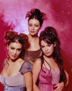 Early 2000s Hairstyles, 2000s Hairstyles, Charmed Tv Show, Charmed Tv, Holly Marie Combs, Charmed Sisters, Holly Marie, Rose Mcgowan, Shannen Doherty