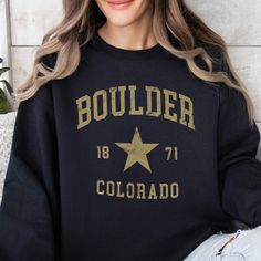 This retro style Boulder Colorado hometown sweatshirt features a vintage distressed collegiate-look graphic with the year Boulder was established. Super soft and comfortable, this long sleeve crewneck pullover is perfect for football or baseball games, tailgate parties, back to school, or anywhere folks celebrate their college home town pride. ◆ Gildan 18000 Adult Crewneck Sweatshirt    - Soft, brushed interior    - Classic fit, seamless body    - Unisex sizes small to 3XL    - Heavy Blend™ cotton and polyester ◆ PRINTING    - All shirts are printed in the USA.    - Sweatshirts are printed to order, using direct-to-garment (DTG) technology    - Orders are sent immediately to our printer, and processing time is typically 2-3 days ◆ ONE-OF-A-KIND DESIGNS    - See this hometown design on a sh Collegiate Sweatshirt With Screen Print, Relaxed Fit, Collegiate Graphic Print Sweatshirt For College, Vintage Letter Print Sweatshirt For Game Day, Vintage College Sweatshirt With Logo Print, Vintage Relaxed Fit Sweatshirt For Game Day, Collegiate Sweatshirt With University Logo For Fall, Collegiate Lettering Sweatshirt For College, Collegiate Style College Sweatshirt With Lettering, Retro College Sweatshirt With Screen Print