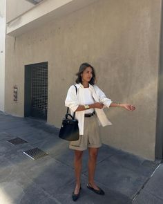 Lison Sebellin | Sunday casual outfit | Instagram Formal Shorts Outfit, Sunday Casual Outfit, Outfit Capsule, Outfit Inspo Spring, Summer 25, Outfit Work, Work Fits