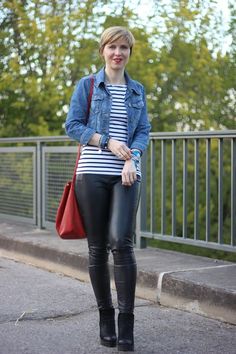 Lederhose, Streifenshirt, Denimjacket Leather Pants Outfit, Shiny Clothes, Blogger Style, Leather Outfit, Wearing Clothes, Leather Leggings