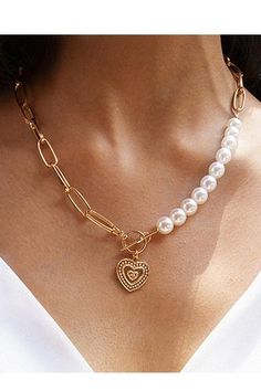 Make It Golden Heart Necklace - UnikWe Boutique Gemstone Rings Vintage, Golden Heart, Heart Choker, Jewelry Accessories Ideas, Pearl Choker Necklace, Gold Heart Necklace, Women's Jewelry And Accessories, A Necklace