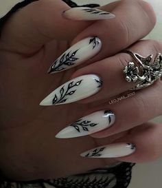 Holloween Nails, Witchy Nails, Milky Nails, Wow Nails, Punk Nails, Stiletto Nails Designs, Her Nails, Outline Drawing, Black Nail