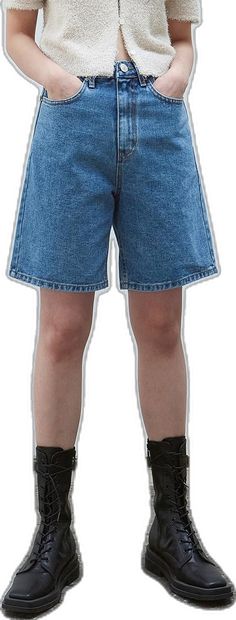 Short Leg Denim Blue Jeans, Denim Blue Short Leg Jeans, Casual Medium Wash Knee-length Bottoms, Dark Wash Relaxed Fit Knee-length Shorts, Casual Dark Wash Short Leg Bottoms, Trendy Denim Blue Knee-length Shorts, Denim Blue Bottoms With Built-in Shorts, Straight Leg, Trendy Shorts With Built-in Shorts And Straight Leg, Trendy Straight Leg Shorts With Built-in Shorts