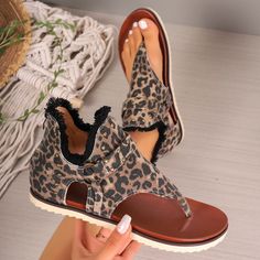 Flat Shoes For Women, Retro Beach, Summer Soft, Summer Retro, Beach Shoes, Beach Sandals, Thong Sandals, Sandals Summer, New Woman