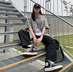 Fasion2022 Casual, Converse Outfit Ideas, Korean Fashion Tomboy, Boyish Outfits, Black Converse, Swaggy Outfits