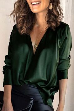 F00073559-105 Satin Bluse, Academia Style, Draped Blouse, Satin Long Sleeve, Green Shirt, Green Blouse, V Neck Blouse, Outfits Casuales, V Neck Tops