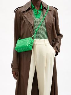 Bottega Bag Outfit, Small Bag Outfit, Green Bag Outfit, Mini Bag Outfit, Cross Body Bag Outfit, Bag Types, Bottega Bag, Shop Window, Fall Fashion Outfits