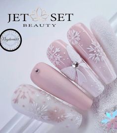 Chrismas Nail Art, Acrylic Nail Designs Coffin, Blush Pink Nails, Nail Art Noel, Xmas Nail Art, Mauve Nails, Winter Set, Festival Nails, Nail Designs Glitter