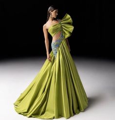 Draping Fashion, Drape Gowns, Women's Suits, Boutique Dress Designs, Designer Dresses Casual, Stylish Party Dresses, Dress Indian Style