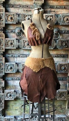 Ren Fest Barbarian, Fantasy Loincloth, The Croods Oc, Croods Oc, Fairy Cave, Barbarian Warrior, Bra Costume, Barbarian Woman