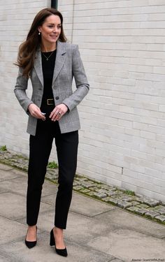 Kate Middleton Style Outfits, Looks Kate Middleton, Workwear Chic, Stylish Winter Coats, Kate Middleton Outfits, Middleton Style, Kate Middleton Style