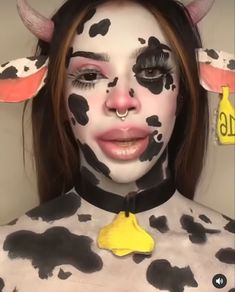 Simple Cow Makeup Halloween, Strawberry Cow Makeup, Cow Costume Makeup, Cow Makeup Halloween, Cow Face Paint, Cow Costumes, Halloween Casal, Farm Animal Costumes