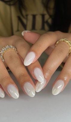 White Nail Ideas, Milky Nails, Audio Room, White Nail, Neutral Nails, Bridal Nails, Prom Nails, Hifi Audio, Minimalist Nails