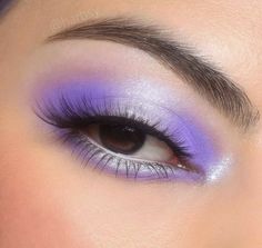 Simple Makeup Looks For Prom Purple Dress, Simple Purple Eyeshadow Looks Natural, Lavender Eyemakeup, Sparkly Purple Eyeshadow, Cute Purple Makeup Looks, Blue Purple Makeup Looks, Purple Makeup Ideas Simple, Purple Quinceanera Makeup, Purple Festival Makeup