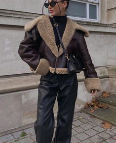 Sheepskin Coat Outfit, Russian Outfits, Old Money Aesthetic Fall, Russian Outfit, Women Coat Outfit, Outfit Capsule Wardrobe, Leather Shearling Jacket, Outfit Capsule, Fall 2023 Fashion Trends