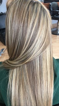 Rambut Brunette, Summer Blonde Hair, Hair With Highlights, Brown Hair Inspo, Brunette Hair With Highlights, Dirty Blonde Hair, Brown Hair Balayage