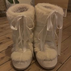 Winter Boots Moon, Fur Moon Boots Outfit, Angel Aesthetic White, Snow Angel Aesthetic, Snow Coquette, Aesthetic White Christmas, Winter Fairy Coquette, Fur Moon Boots, Puff Boots