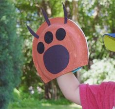 392 Likes, 14 Comments - Molly | Little Ones Learn (@littleoneslearn) on Instagram: “Flashback 💥 to Paper Plate Bear Paws • 🐻 I had to re-share this adorable craft we made last summer.…” Bear Crafts Preschool, Forest Animal Crafts, Bears Preschool, Teddy Bear Crafts, Storytime Crafts, Teddy Bear Theme, Goldilocks And The Three Bears, Crafts Preschool, Bear Crafts