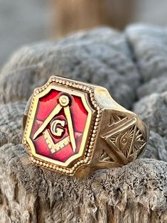 Discover the timeless elegance of these Masonic Rings, featuring gold and enamel craftsmanship that beautifully showcases the Free Mason symbol. These men's Masonic rings are perfect for those who appreciate the rich history and symbolism of Freemasonry. Whether worn as a personal emblem or given as a meaningful Christmas gift, this Masonic ring is a statement of pride and tradition, offering a blend of sophistication and significance for any Freemason. Specify the enamel color in the comments to the order! Weight: 7.5g Free Mason, Meaningful Christmas Gifts, Meaningful Christmas, Masonic Ring, Ringe Gold, Rings Gold, Jewelry Christmas, Ring For Men, Gold Enamel