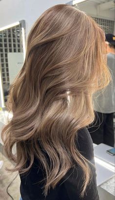 Dark Blonde Inspo Hair, Light Brown Hair With Dark Blonde Highlights, Pretty Dark Blonde Hair, Hair Inspo Dark Blonde, Light Brown Hair For Summer, Light Brown Hair Color Ideas With Highlights, Honey Blonde Hair On Brunette, Natural Mousy Blonde Hair, Hair Color Ideas For Brunettes Light