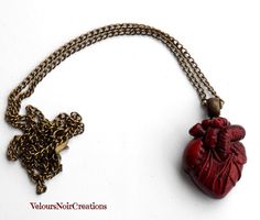 Anatomical heart necklace polymer clay handmade steampunk, by Velours Noir Crèations, 25,00 € su misshobby.com