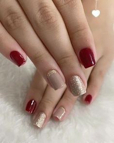 Red And Gold Nail Designs Classy, Gliter Nailart Simple, Burgundy Short Nails, Nails Navidad, Classy Nail Art Ideas, Red And Gold Nails, Gel Toe Nails, Spring Nail Designs, Beige Nails