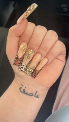 Gold Cheetah Nails, Gold And Cheetah Nails, Gold Charm Nails, Cheetah Acrylic Nails, Europe Nails, Cheetah Nail Designs, Cheetah Print Nails, Cheetah Nails, Stylish Nails Designs