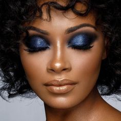 Best Organic Makeup, Brown Matte Lipstick, Blue Makeup Looks, Drag Make-up, Beauty Make-up, Make Up Looks, Blue Eyeshadow, Dark Skin Makeup, Makeup For Black Women