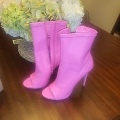 Hot Pink Steve Madden Heels Chunky Heel Ankle Boots, Shoes Outfit Fashion, Steve Madden Boots, Grey Booties, Steve Madden Heels, Shoes Outfit, Black Heel Boots, Brown Booties, Design Clothes