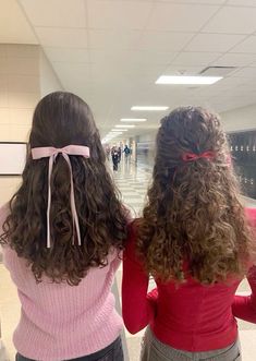 Hairstyles Photos, Hairdos For Curly Hair, Hair Stylies, Curly Hair Inspiration, Back To School Hairstyles, Hair Stylist Life, Two Girls, Dream Hair, Hairstyles For School