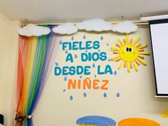 there is a sign that says feles a dios desde la ninez