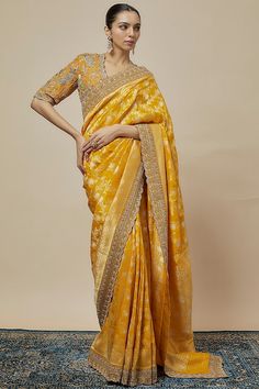 Mango Yellow Banarasi Silk Zari Embroidered Saree Set Design by Jayanti Reddy at Pernia's Pop Up Shop 2024 Banarasi Saree Bridal Look, Yellow Saree Bride, Yellow Saree Wedding, Gaye Holud Saree, Yellow Saree Look, Yellow Bridal Saree, Yellow Blouse Design, Yellow Silk Saree, Yellow Sari