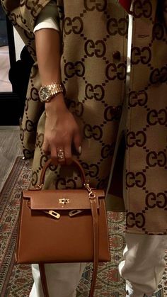 Hermes Kelly Bag, Rich Girl Lifestyle, Luxury Lifestyle Dreams, Kelly Bag, Classy Aesthetic, Luxury Purses, Fancy Bags, Hermes Bags, Coach Swagger Bag