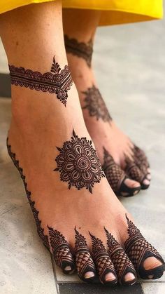 feet with henna tattoos on them