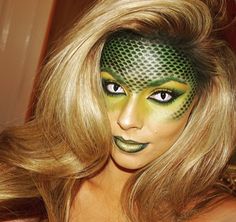 Sexy reptile makeup Reptile Makeup, Alien Make-up, Medusa Halloween Costume, Alien Makeup, Animal Makeup, Creepy Halloween Makeup, Cute Halloween Makeup, Halloween Makeup Inspiration