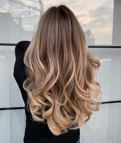 Melted Balayage, Hair Colors To Try, Champagne Blonde Hair, Latest Hair Color, Colors Hair, Hair Color Caramel, Caramel Hair, Barbie Hair