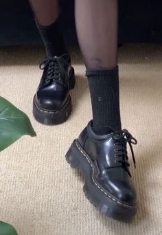 Shoes And Socks, Yennefer Of Vengerberg, Dr Shoes, Estilo Hippie, Shoe Inspo, Aesthetic Shoes, Grunge Goth, Swag Shoes, Pretty Shoes