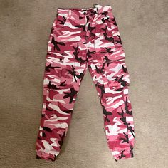 Never Worn Boohoo Pink Camo Cargo Jogger Pants Pink Stretch Cargo Pants For Spring, Trendy High Waist Pink Cargo Pants, Spring Pink Stretch Cargo Pants, Pink Fitted Cargo Pants, Casual High Waist Pink Cargo Pants, Pink Stretch Cargo Bottoms, Pink Stretch Cargo Pants With Cargo Pockets, Pink Stretch Bottoms With Cargo Pockets, Stretch Pink Cargo Pants With Cargo Pockets