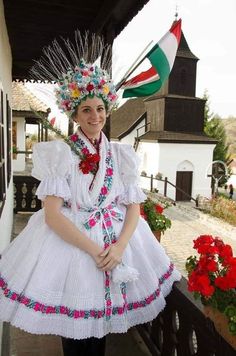 Kalocsa Embroidery, Hungarian Culture, Ethnic Beauty, Hungarian Embroidery, Historical Costume