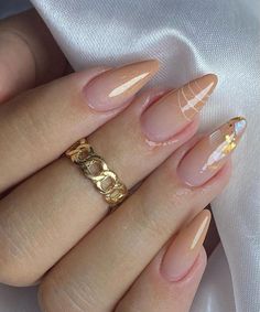 Short Stiletto Nails, Stiletto Nails Short, Natural Nails Manicure, Short Stiletto, Fancy Nail Art, Sitting Together, Digital Marketing Tips, Wow Nails, Glow Nails