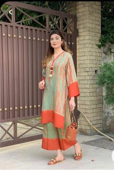 Simple Kurta Designs, Gaun Fashion, Pakistani Fancy Dresses, Pakistani Dresses Casual, Kurta Neck Design, Salwar Kamiz, Beautiful Pakistani Dresses, Dress Design Patterns, Simple Pakistani Dresses