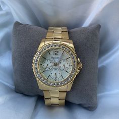 New With Tag Pls Note Watch Come In A Original Guess Bag Gold Tone + Smooth Crystal Case White Dial Gold Steel Bracelet 164ft / 165ft Water Resistant Model Number U12005l1 Item Shape Round Dial Material Type Mineral Crystal Screen Type Analogical Brooch Folding Clasp With Safety. Case Diameter 36 Millimeters Band Material Stainless Steel Band Width 18 Millimeters Band Color Golden Dial Color White Calendar Day-Date Special Features Chronograph Movement Quartz Gold Everyday Luxury Watch With Round Dial, Golden Watch Women, Heart Shaped Watch, Guess Women Watches, Gold And Silver Watch, Golden Watch, Guess Bag, Gold Watches Women, Crystal Watches