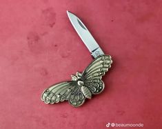 Knives For Women, Knife Aesthetic, Pretty Knives, Butterfly Knife, Knife Collection, Cool Knives, Pocket Knives, Butterfly Shape, Dream Jewelry