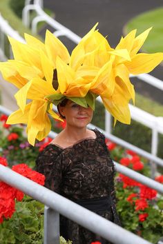 Royal Ascot Ladies Day, Ascot Ladies Day, Royal Ascot Races, Sunflower Hat, Royal Ascot Hats, Funky Hats, Diy Kostüm, Hat Day