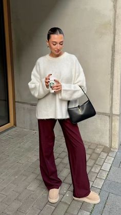 Burgundy Sweatpants Outfit, Burgundy Sweatpants, Outfit At Home, Spain Style, Fits Inspiration, Athletic Joggers, Christmas Day Outfit, Lazy Day Outfit, Sweatpants Outfit