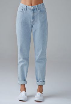 Blue Mom Jeans, Shorts Outfits Women, Patterned Jeans, Cute Outfits For School, Clothing Photography, Jeans Outfit, Closet Fashion, Jeans Light