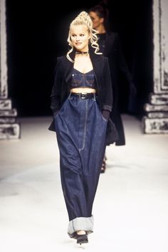 90s High Fashion, Jean Paul Gaultier 90s, Eva Herzigova, Fashion Walk, Runway Fashion Couture, Denim Ideas, B Fashion, 90s Fashion Outfits